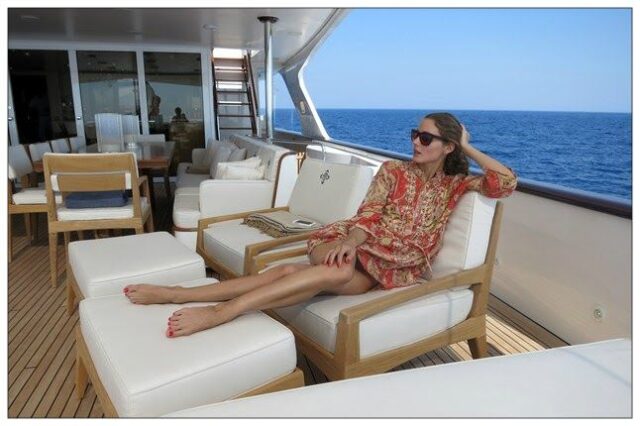 olivia palermo, yacht, sundress, boat, summer vacation, jetsetter style, vacation outfit, boat, sailing