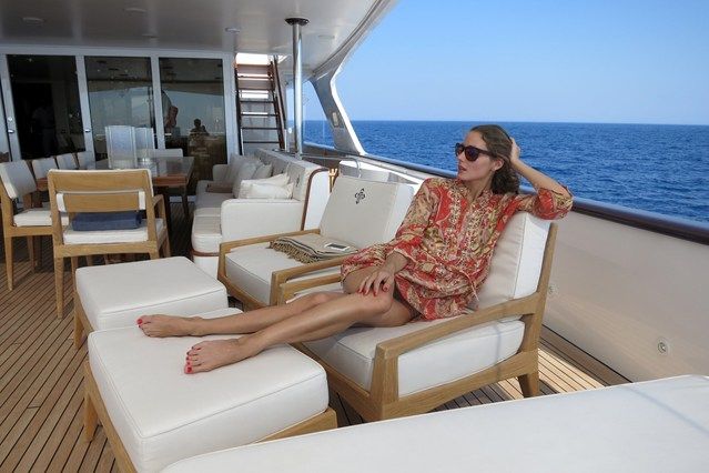 olivia palermo, yacht, sundress, boat, summer vacation, jetsetter style, vacation outfit, boat, sailing, cover up, coverup
