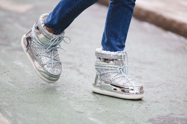 silver meatllic glitter shoes-mon boots-snow boots-nyfw street style-ref29